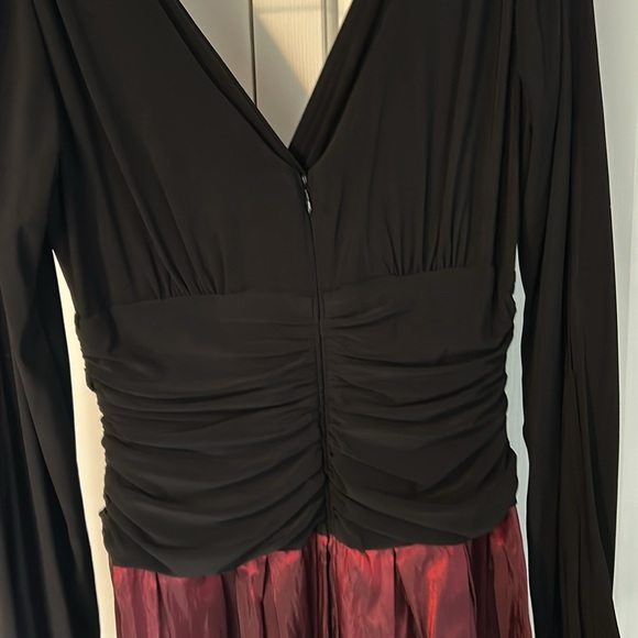 Black and red ballgown - Picture 3 of 5